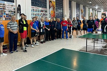 За теннисным столом – ветераны